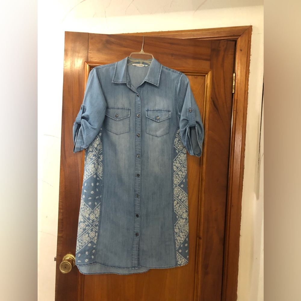 Given kate light weight denim dress Size M